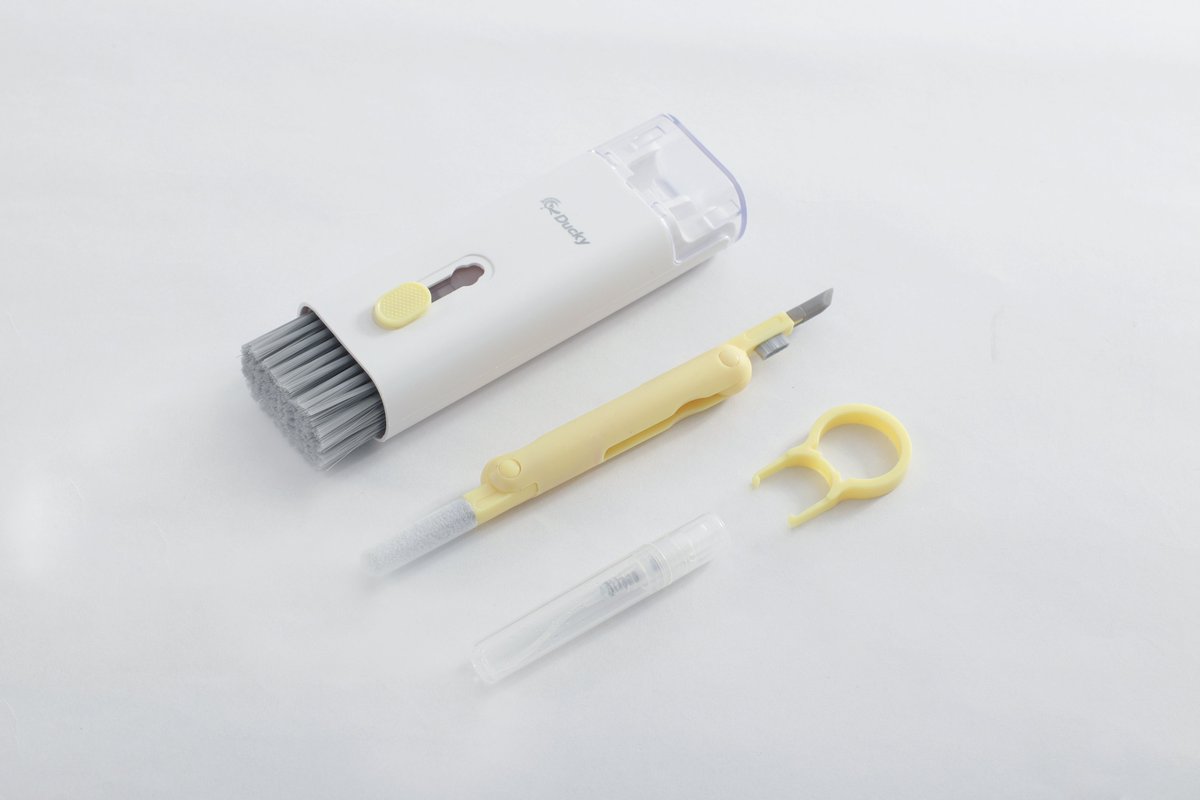 duckyglobal's tweet photo. Ducky 7-in-1 cleaning kit,
Compact in size, easy to carry,
Seven functions that leave dirt with nowhere to hide.
It's time to give your keyboard a fresh start.

#ducky #cleaningkit #7in1 #brush #switchpuller
#mechanicalkeyboard #clean #fresh https://t.co/m7zDO2CzTL