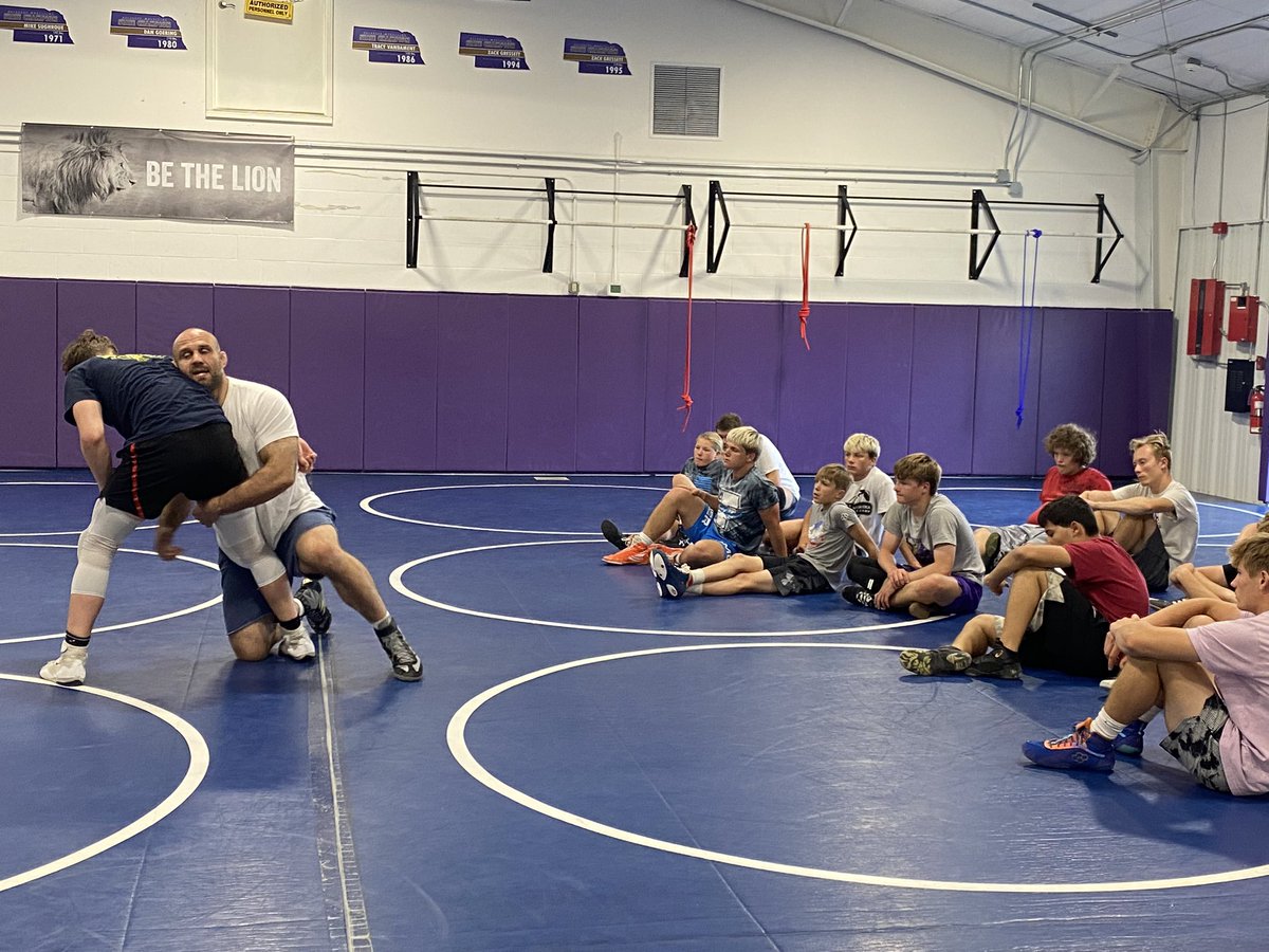 HoldregeWrestle's tweet photo. What an amazing evening! 
We cannot thank @TervelDlagnev enough for taking the time out of his busy schedule to spend it with some South Central Nebraska Wrestlers! https://t.co/AZrSRj88sB