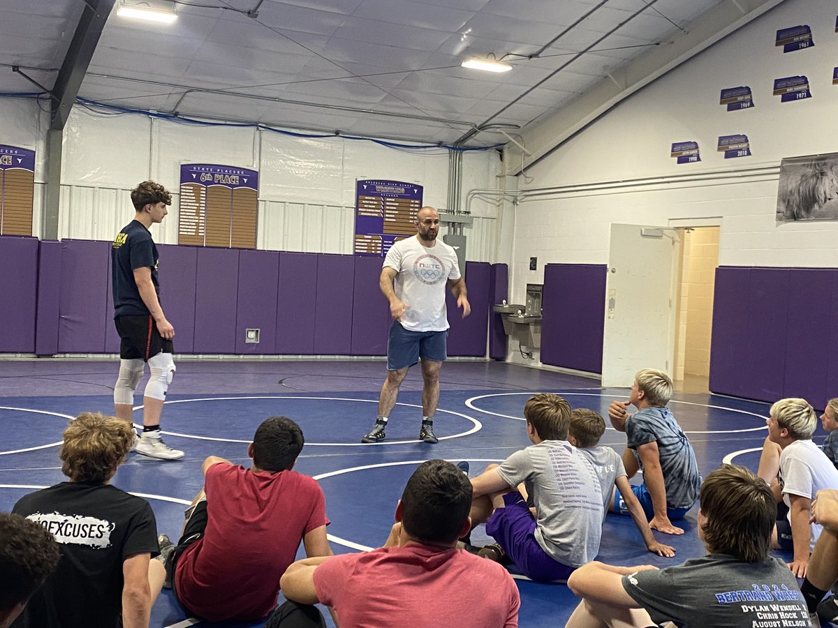 HoldregeWrestle's tweet photo. What an amazing evening! 
We cannot thank @TervelDlagnev enough for taking the time out of his busy schedule to spend it with some South Central Nebraska Wrestlers! https://t.co/AZrSRj88sB