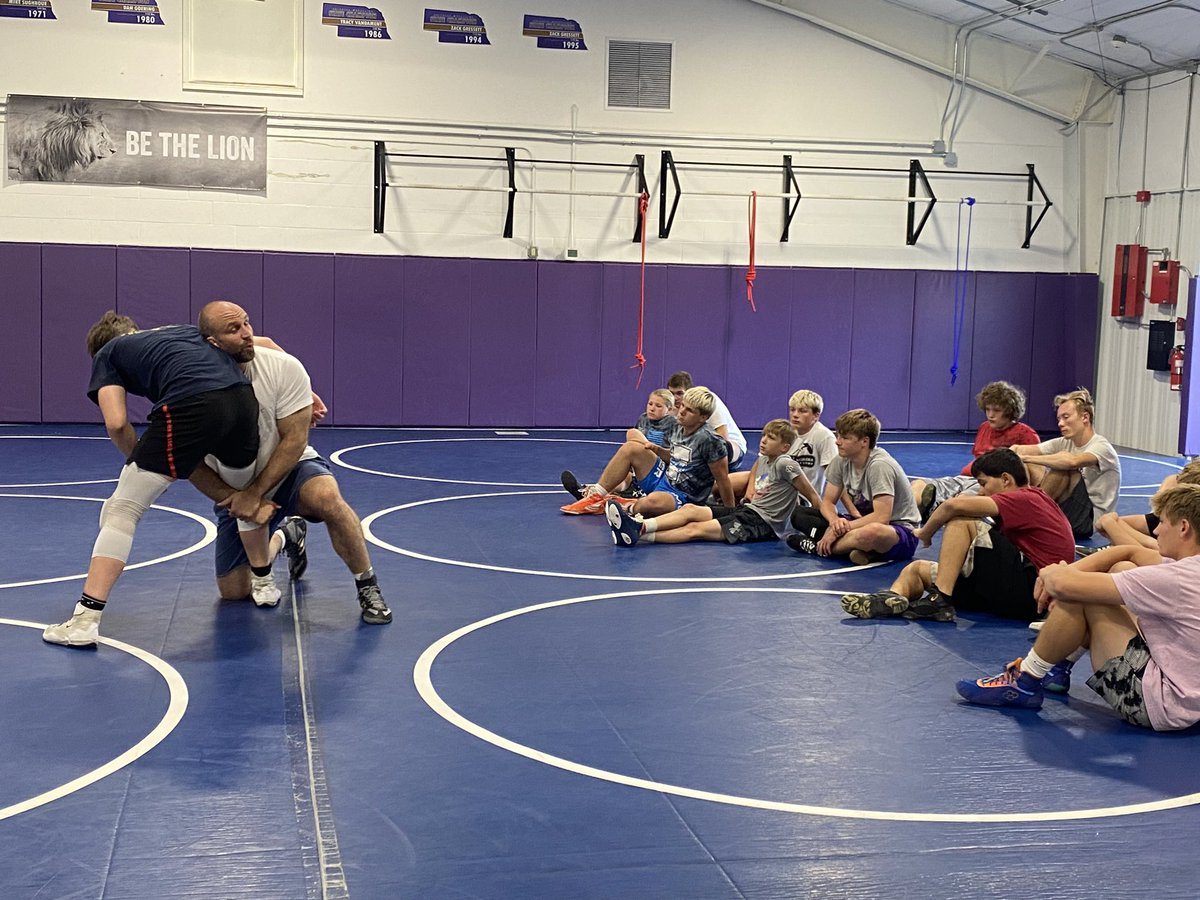 HoldregeWrestle's tweet photo. What an amazing evening! 
We cannot thank @TervelDlagnev enough for taking the time out of his busy schedule to spend it with some South Central Nebraska Wrestlers! https://t.co/AZrSRj88sB