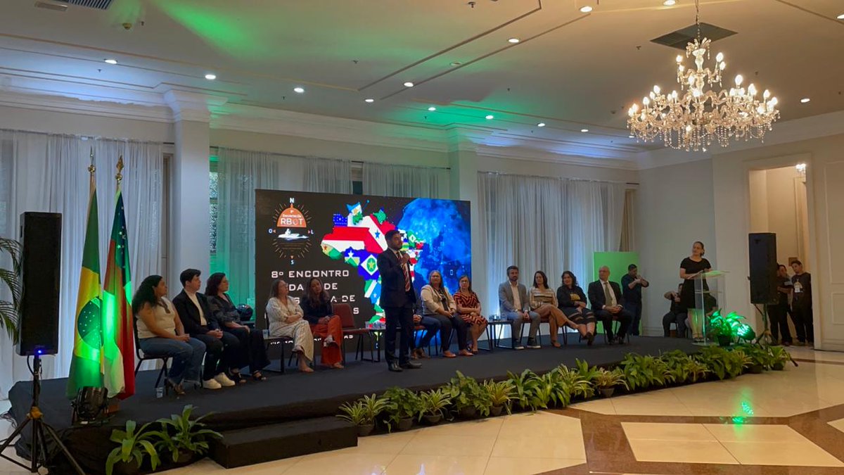 🌃 Com apoio da UEA, encontro discute políticas públicas para turismo no Amazonas

A abertura do 8º Encontro da Rede Brasileira de Observatórios de Turismo (RBOT) aconteceu na noite desta segunda-feira, 27, no Palácio Rio Solimões, zona Sul de Manaus. O evento conta com o apoio