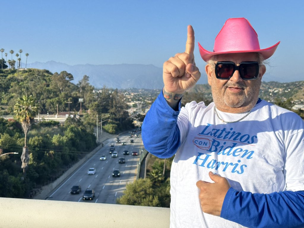 goRubenRuben's tweet image. Oralé Resisters 
Human Scum No 1
Victory Biden Harris 24
#Bicycleface