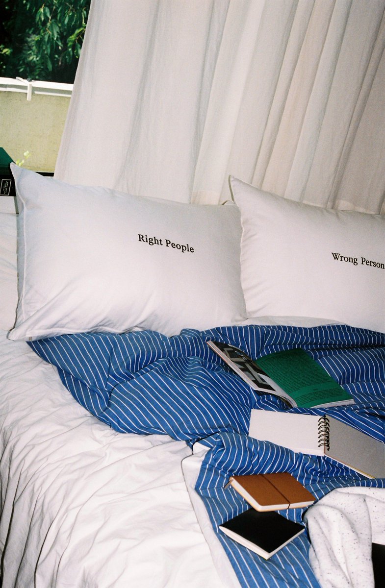 HYBE_MERCH's tweet image. Spring always been here

RM ‘Right Place, Wrong Person’ Official Merch. (1/3)

🚪 상품 공개: 2024. 05. 29. 12PM (KST)
📆 판매 오픈: 2024. 05. 29. 6PM (KST)
📍 @weverseshop @BTS_jp_official

#RM #RightPlaceWrongPerson