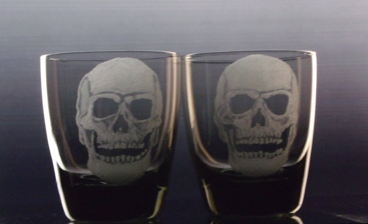 Hand engraved black glass tumblers  Whiskey glass set  Gifts for Him or her  Scotch  Double Old Fashioned tuppu.net/94a61e72 #glassart #tattooglass #dragoncore #yearofthedragon #wedding #fantasyart #skulls #love #bridal #OnTheRocks
