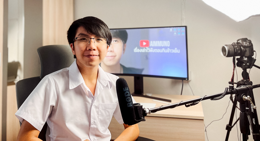 readthecloud's tweet image. หมอเอมแห่ง #aimmuno กลับมาไลฟ์แล้ว หลังจากหายไปสอบ NL หรือ ใบประกอบวิชาชีพแพทย์ ขึ้นปี 6 ซึ่งเราอยากชวนอ่านเรื่องราวแบบลึก ๆ ของนักเรียนแพทย์ผู้แบ่งเวลาจากรั้วโรงเรียนมาเป็นครีเอเตอร์ หยิบความรู้ชีววิทยาจนถึงค่ายโอลิมปิกวิชาการมาเล่าได้สนุกมาก #PageMaker readthecloud.co/aimmuno/