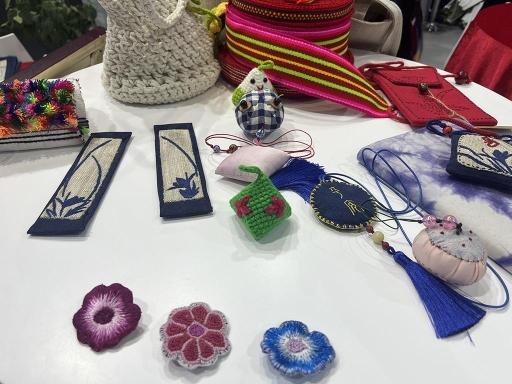 Zendaya885's tweet photo. Yunnan cultural and creative products are popular at the Shenzhen  Cultural and Creative https://t.co/CdlFcKZu5C cute ,I like. #China #Shenzhen #ICI #Yunnan🌈🌞🌿 https://t.co/S7HOssK01i