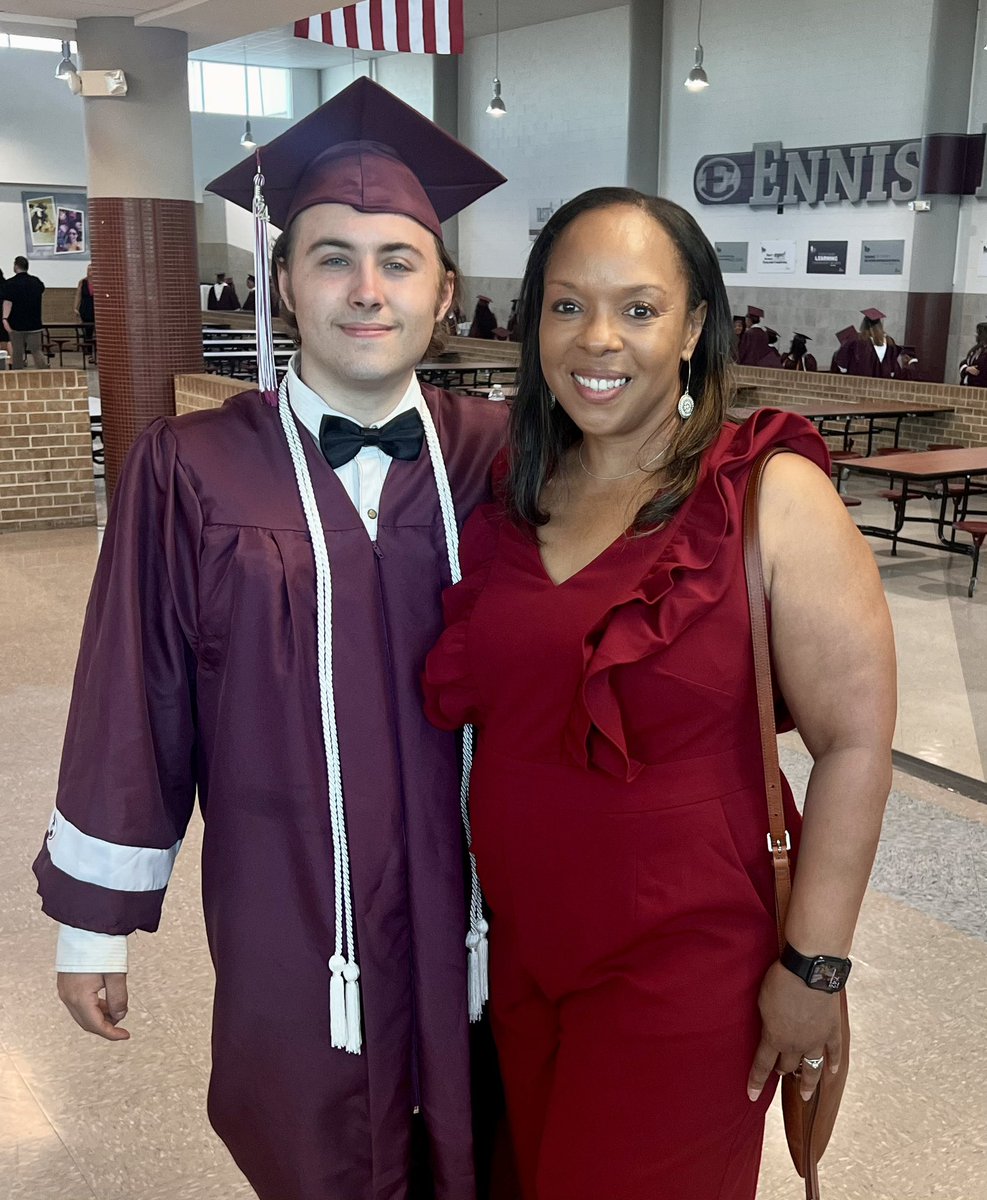 MrsCLane22's tweet photo. The end of year four as an assistant principal for Ennis High School 
😍♥️🦁 https://t.co/YVcMyABb7z