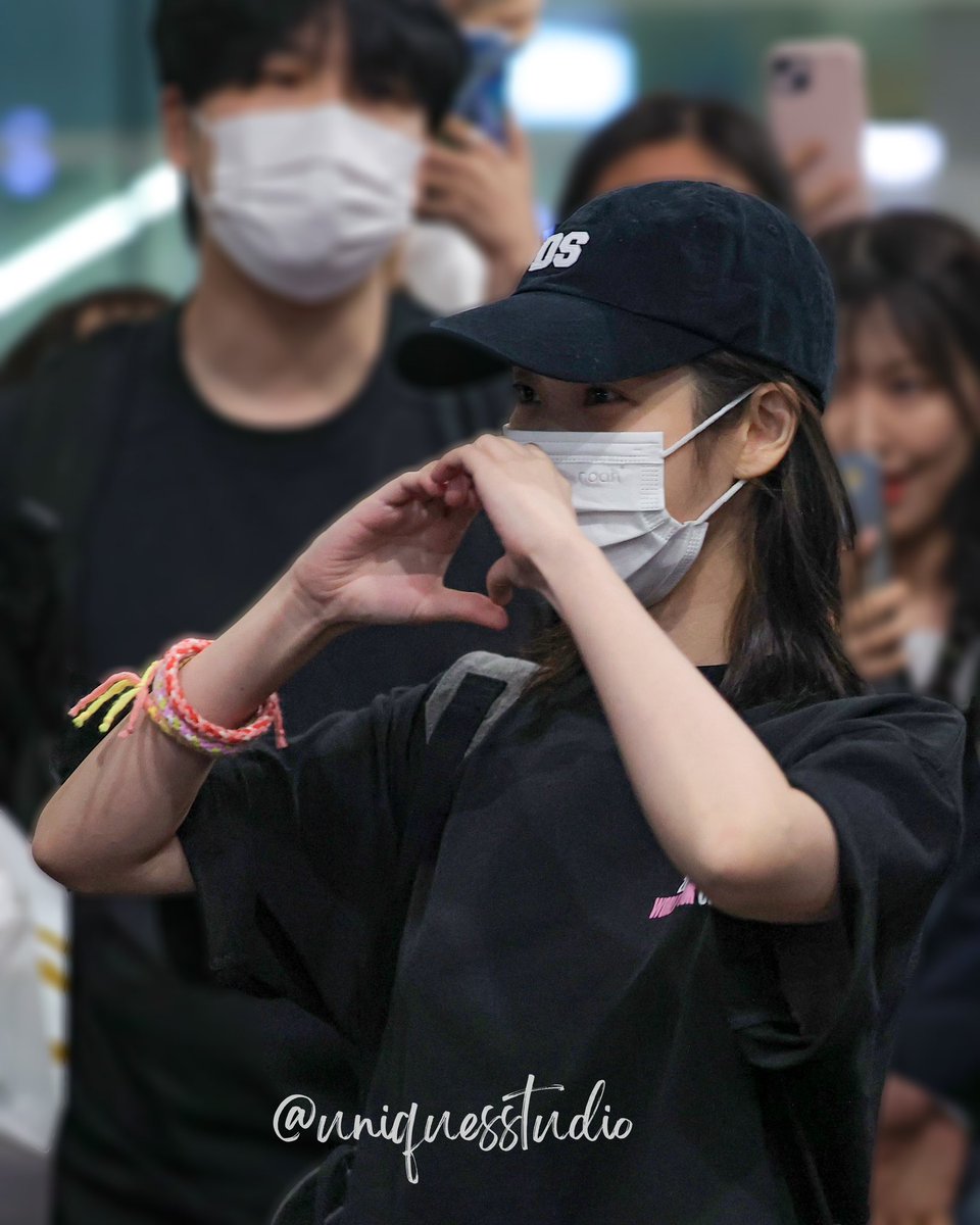 2024.05.27 아이유 인천공항 입국 🛬

아이유는 지난 25일부터 26일까지 홍콩에서 열린 월드투어를 성황리에 마치고 한국으로 돌아와 다음 행선지를 준비했다.

#아이유 #dlwlrma #leejieun #IU #HEREH
#IU_WORLD_TOUR_IN_HK