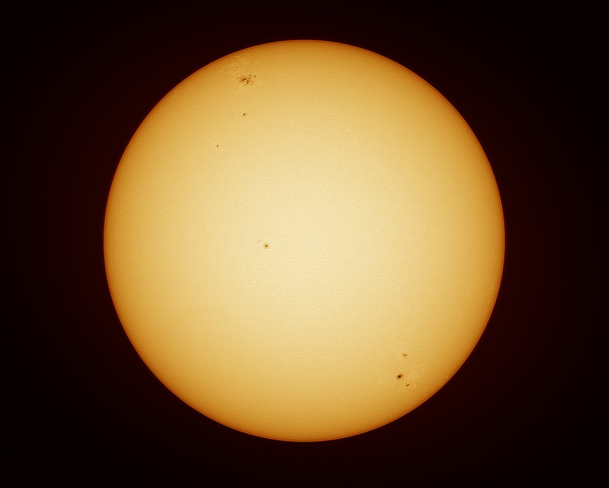 This was from yesterday and is my best solar image taken with a simple inexpensive white light filter (Daystar N5 film) - however, it was with my new solar camera (ZWO ASI174MM).
Higher Quality - annotated version
astrobin.com/2cd4d4/?nc=col…