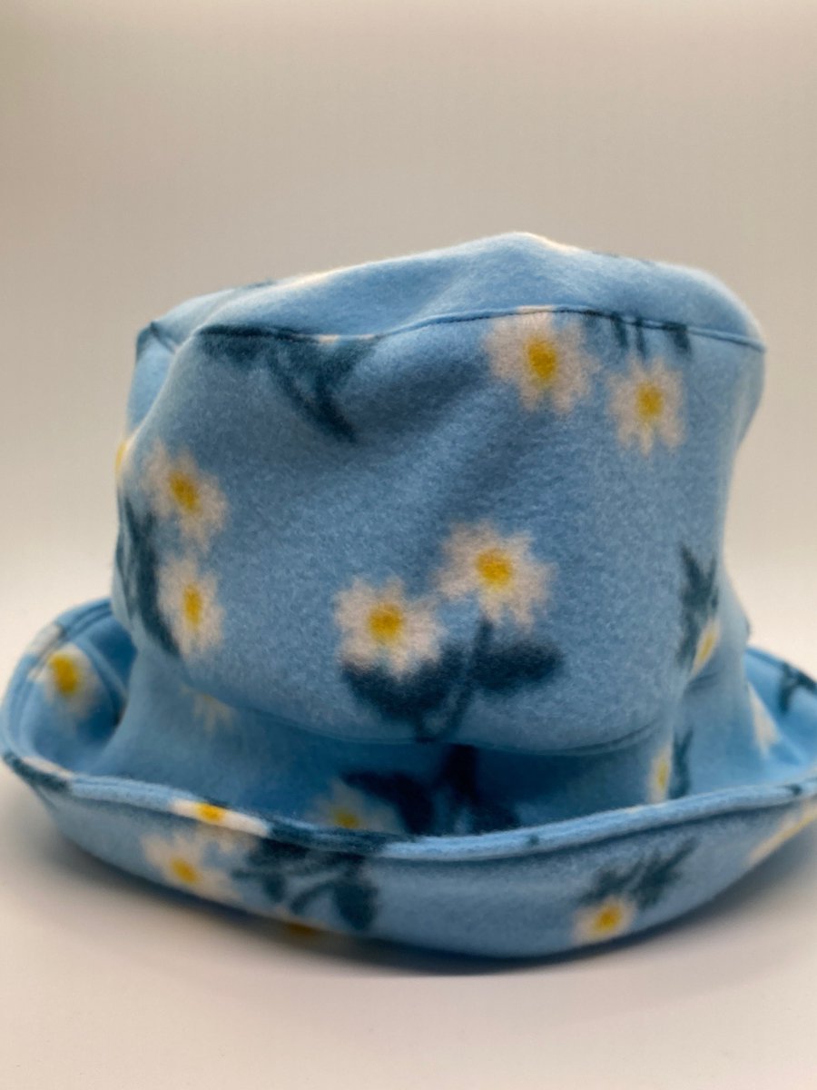 Fleece Hat - Blue with daisies bucket hat - Ladies Fleece Hats - -Anti-pill fleece- Rolled Brim Hat - Winter Hat - Fall Hat - Gift Ideas tuppu.net/52c736b9 #Handmadegifts #giftsunder10 #July4th #GiftsforMom #MemorialDay #MothersDay #GiftIdeas