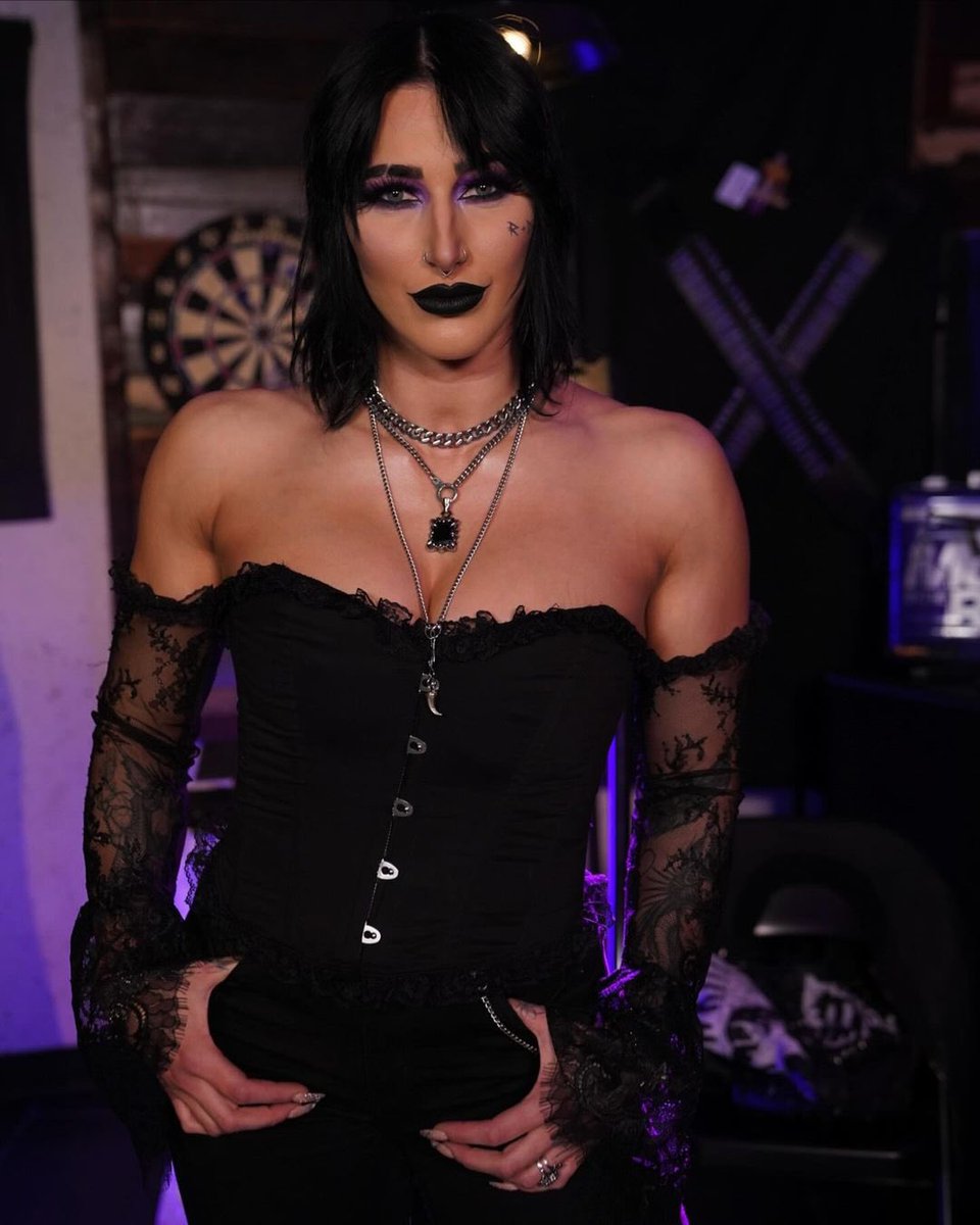 livinripley's tweet image. the most unbelievable thing about this whole storyline is a man like that pulling not one but TWO women like this 😭