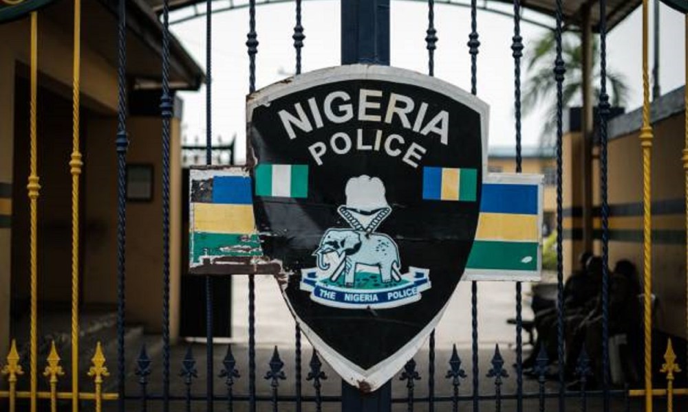 11 not 40 people were killed in bandits attack on 3 villages in Katsina — Police dlvr.it/T7Tg7D