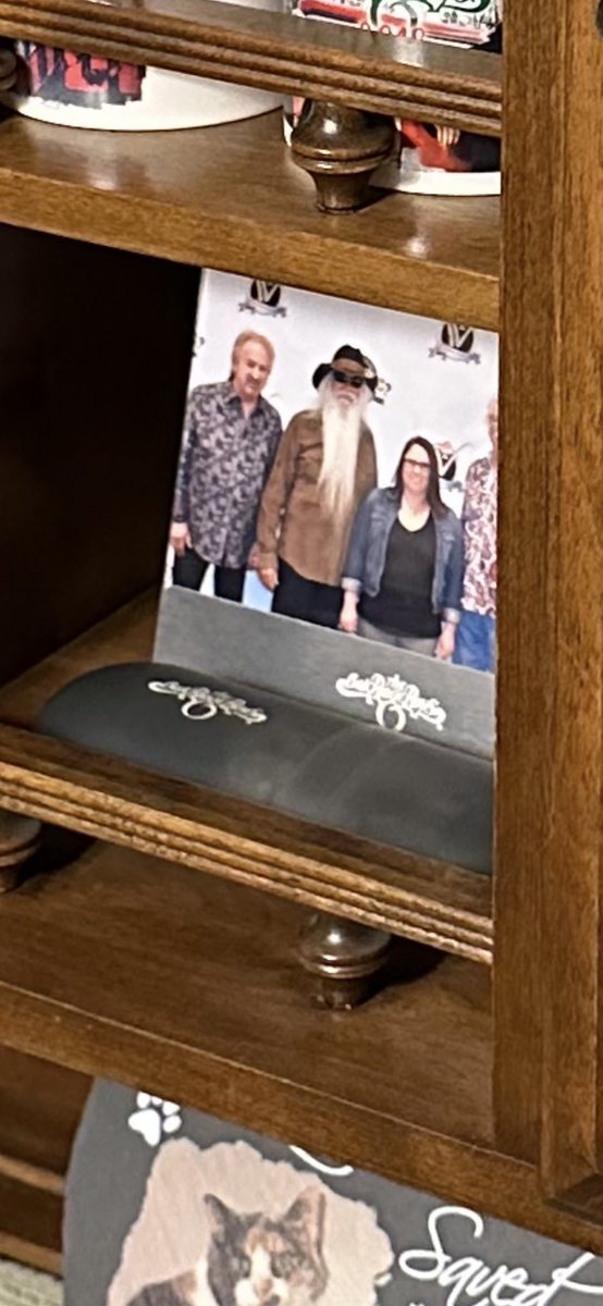 @Luvoaks I thought you might like to know that while I was setting up the first set of @oakridgeboys memorabilia in the new house, your treasured gift of John’s watch is front and center. Thank you for allowing me to carry it forward for him