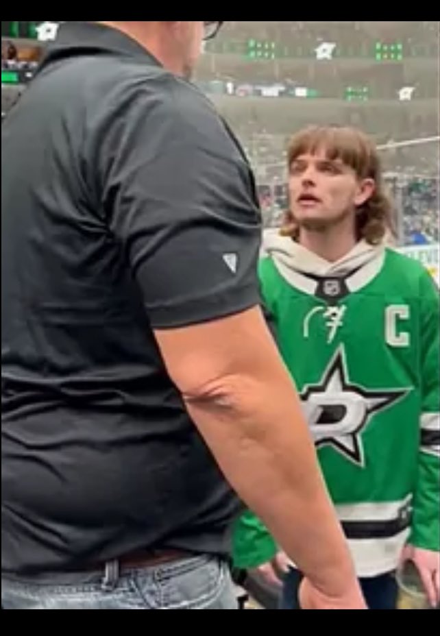 BDinDallas's tweet photo. @shelbybirdsong2 @nmoroch @GemRand7 @EdmontonOilers @BizNasty2point0 @spittinchiclets No…this is the worst part of Texas Hockey: https://t.co/DVAIeQfHNl