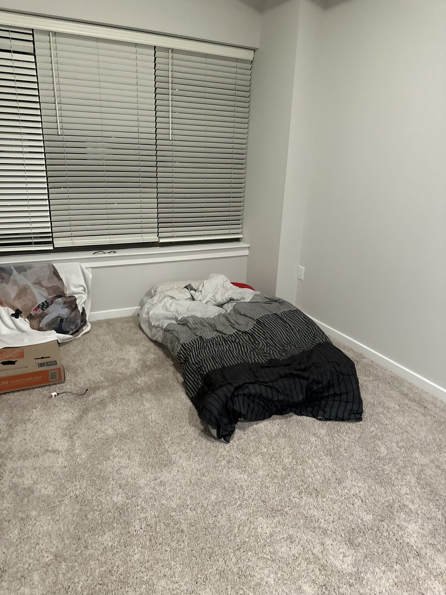 All moved into my new place, rate the setup

Mom says it’s bad, I say it’s good