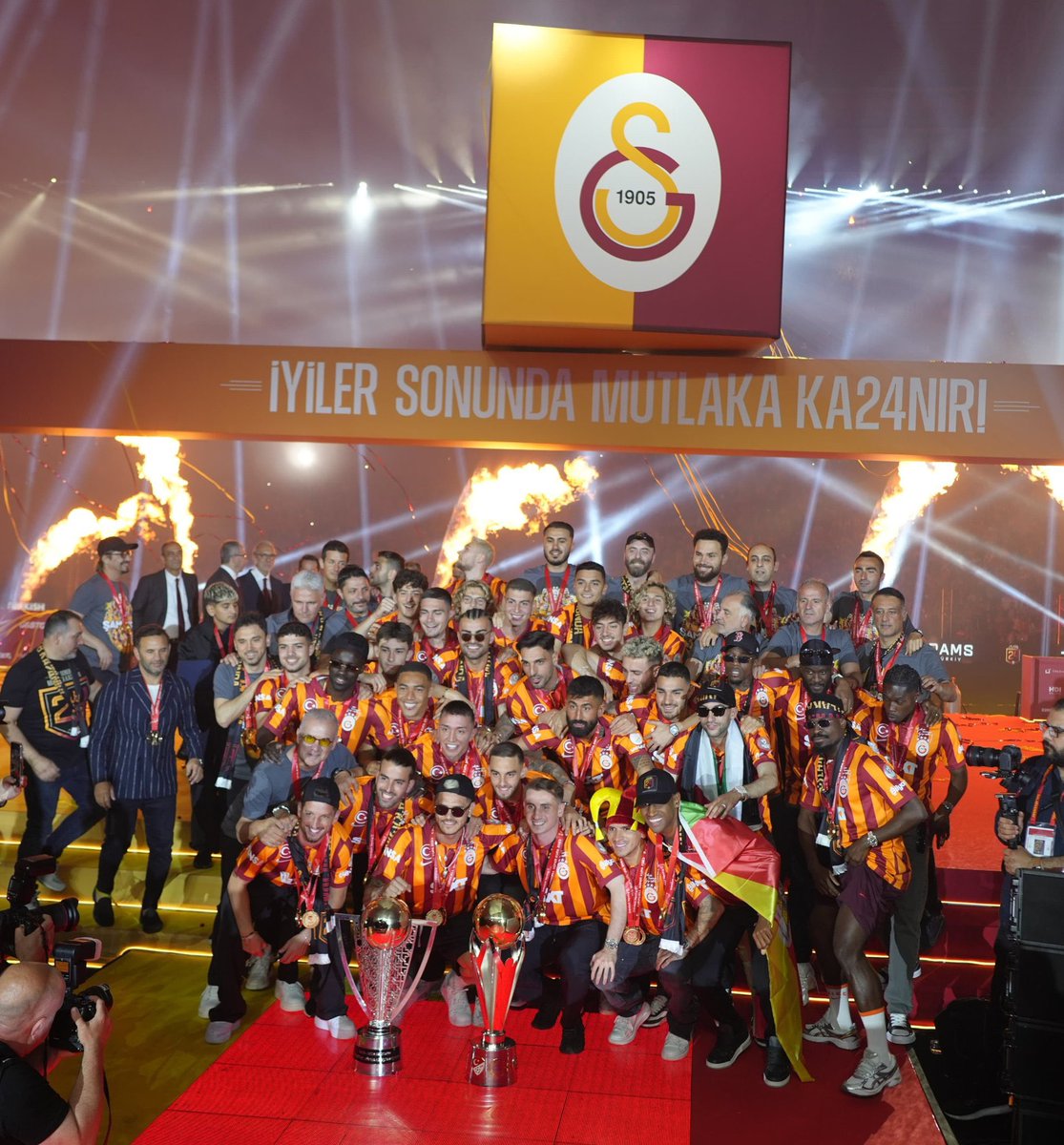 Funda_Krca's tweet photo. Şampiyon GALATASARAY 💛❤️ #hedef25 #Hedef5Yıldız #galatasarayşampiyon #galatasaray https://t.co/q6DjM3nCiC
