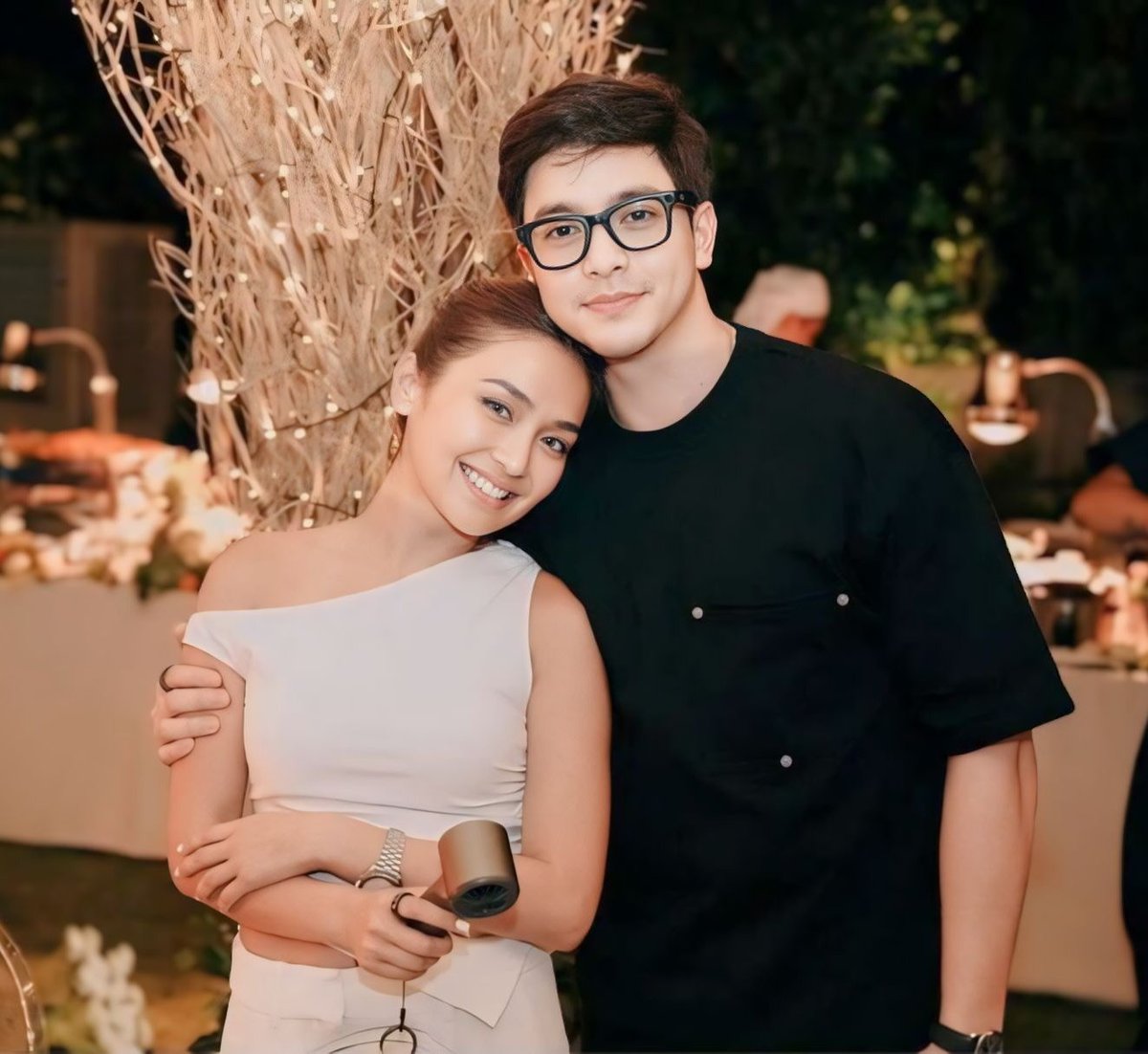 lovehope_twt's tweet photo. "kath is obviously not comfortable around him" &amp; "stop that alden chuchu na yan"

while spotted together in the mall, got invited for game night/despedida, 2 diff. birthdays n house blessing, even seen w/ skinship but she never show any irritation n just happy talking about him. https://t.co/4EILQxzvwg