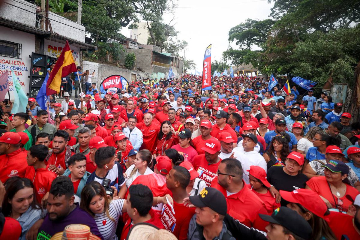 Increíble movilización realizó el pueblo aguerrido de la parroquia 23 de Enero, municipio Libertador, en Caracas. Me emociona ver la fuerza, alegría y compromiso en defensa de la Patria Grande. Ninguna sanción, ni bloqueo imperial detendrá nuestro futuro. ¡Sigamos unidos y