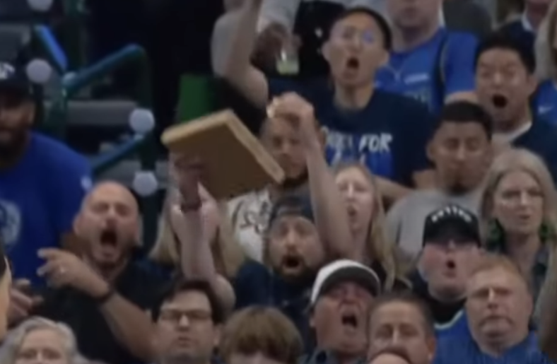The faces of the fans as Ant Man put Gafford on a poster 😂