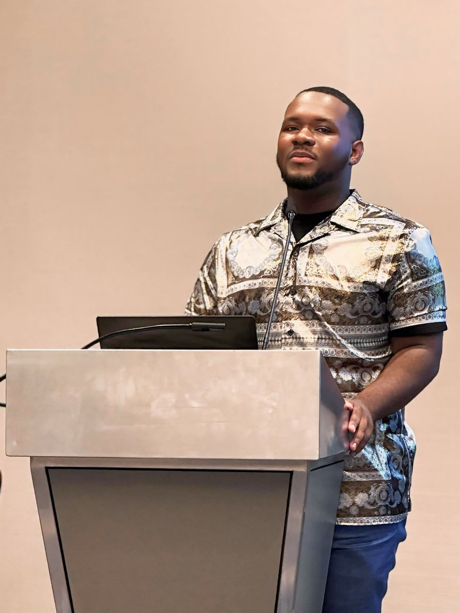 SamDaSanger's tweet image. Lol, this face means I’m about to buss someone’s 🫧 . Dawg I got a big dome head too tho, I know I have a big head but I see I’m Megamind Jr.