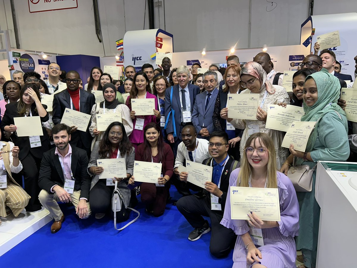 _SFBC's tweet image. Remise des prix jeunes scientifiques de l’@IFClinChem pour le congrès de Dubaï.
Bravo à @EmelineGernez pour son prix qui porte les couleurs de la France à l’international 🇫🇷avec les jeunes scientifiques de l’@_EFLM