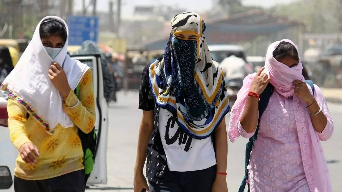 UpendrraRai's tweet image. Senior IMD scientist Dr #NareshKumar says, &quot;#Heatwave conditions will prevail in #Rajasthan, #Punjab, #Haryana, Delhi-NCR, west #UttarPradesh and #MadhyaPradesh for the next two days. After that, there will be a slight drop in temperature due to winds coming from the Arabian Sea.…