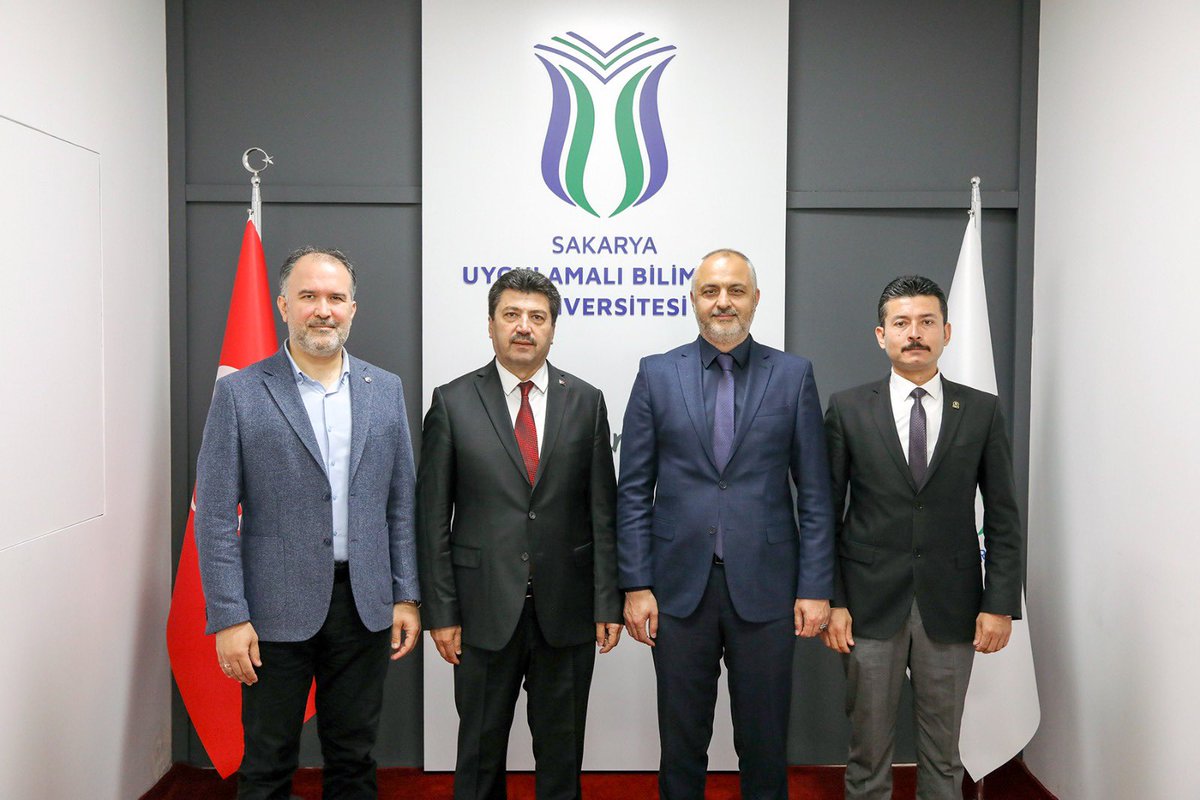 rektorsaribiyik's tweet photo. Memleketim Andırın'ın Belediye Başkanı Ahmet Sinan Gökşen misafirimizdi.

Andırın'ı konuşmaktan, eskileri yâd etmekten ve Başkanımızın ilçemize yönelik projelerini dinlemekten keyif aldık. Ziyaretleri için teşekkür ediyor, işlerinde kolaylıklar diliyorum. https://t.co/hkOTAXyES9