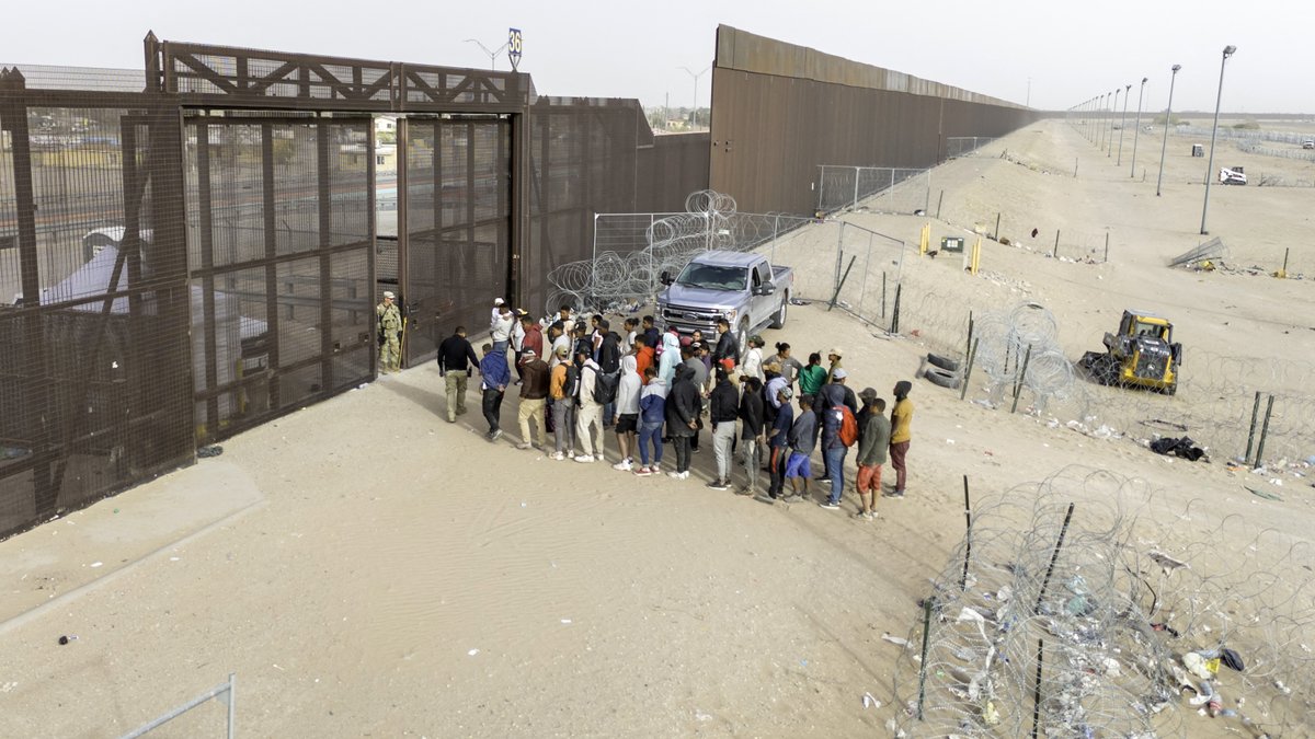 🇲🇽🚧🇺🇸 Immigration : le garde frontière des Etats-Unis Désormais terre de transit pour des millions de migrants, comment le Mexique honore-t-il l'accord de coopération avec les Etats-Unis conclu en 2019 ? 🎧A écouter sur @franceculture ▶️radiofrance.fr/franceculture/…