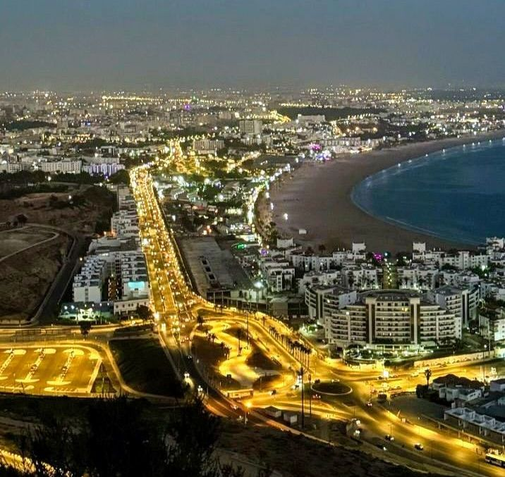 ChoufAgadir's tweet photo. متنفس جديد لساكنة أكادير سيرى النور قريبا بجوار مارينا أكادير حيث ستتحول المدارة الكبيرة المقابلة للمارينا إلى فضاء أخضر يتوسطه ممر للمشاة بشكل ھندسي فريد من نوعه مزود بإنارة ذات جودة عالية صديقة للبيئة على منوال حديقة بلفيدير. https://t.co/UDFptsJWNA