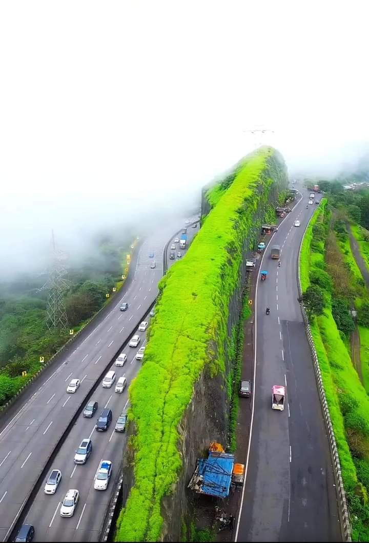 Mumbai - Pune Expressway, Lonavala
Maharashtra , India 
#Photography