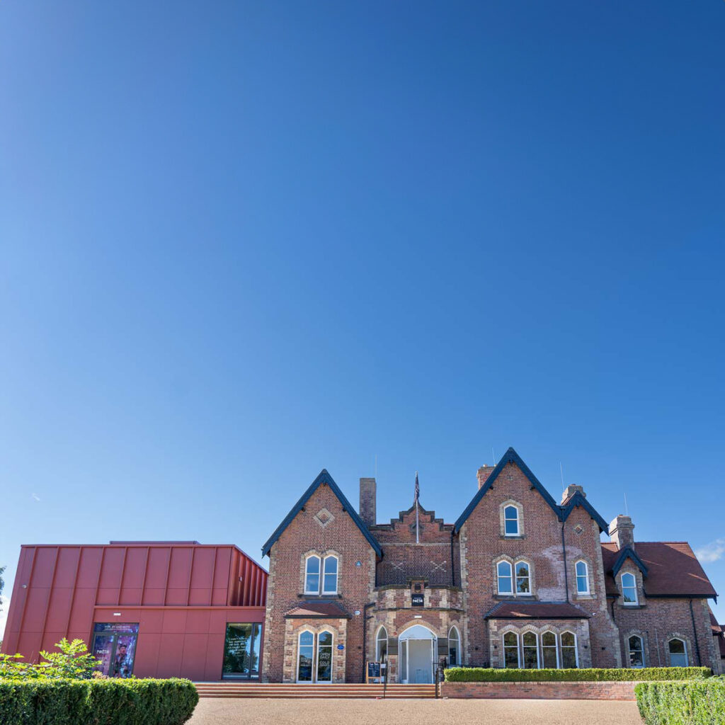 theatreporto's tweet photo. Looking to host your next event or performance? Look no further! #TheatrePorto #EventVenue #SpaceHire #PerformanceSpace #ConferenceVenue #EventPlanning #WhitbyHall #EllesmerePort #Cheshire #AwardWinningArchitecture #VersatileSpaces #Auditorium
VIEW >
https://t.co/uJJ2b6UNVo https://t.co/JxHbwHBEDl