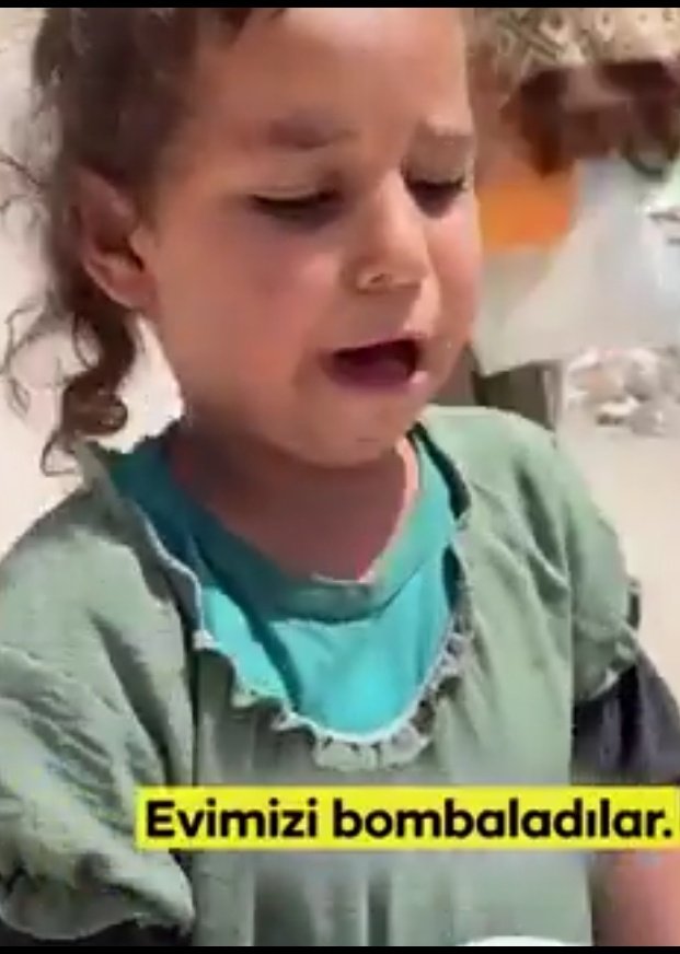 "Çocukları ürkütülmüş bir dünyanın denizi mavi olsa ne yazar, olmasa ne..."  
Cahit Zarifoğlu
#RafahOnFire