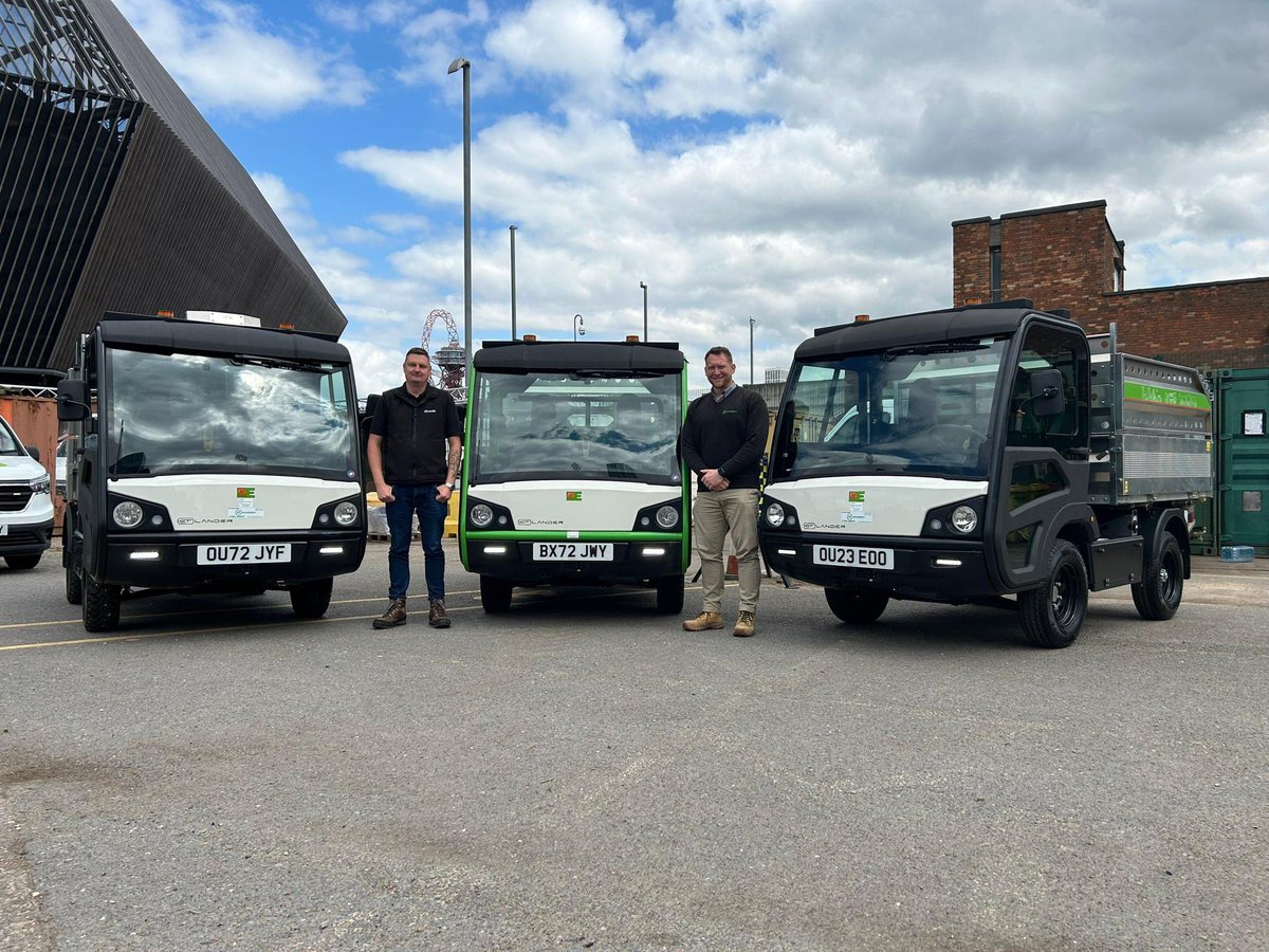 When one becomes three! Two more Etesia ET Landers delivered and handed over by general manager Scott Reynolds on Friday. We thank idverde UK for your continued business and sustainable values when selecting both products and indeed suppliers! 🙂🔋🌎
idverde UK Etesia UK