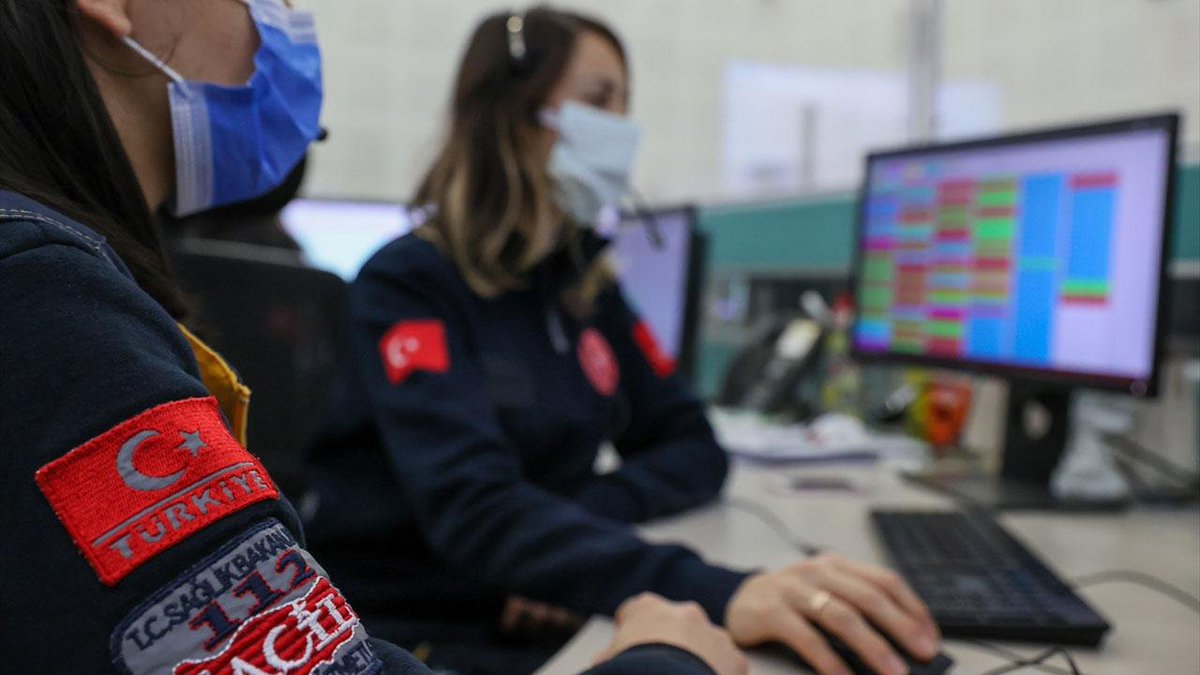 🚨 112 Acil Çağrı Merkezi çalışanları İçişleri Bakanı Ali Yerlikaya'ya veryansın ediyor: "Ek mesai  ücreti yok.
🍲 Yemek yok.
🚐 Servis yok.
📝 Özlük hakkı yok.
💰 Ek ödeme yok.
💢 Mobing var
🙍 Dışlanma var.
📞 Personel eksikliği var.
🏧 Bayram mesaisi var, ücreti yok.