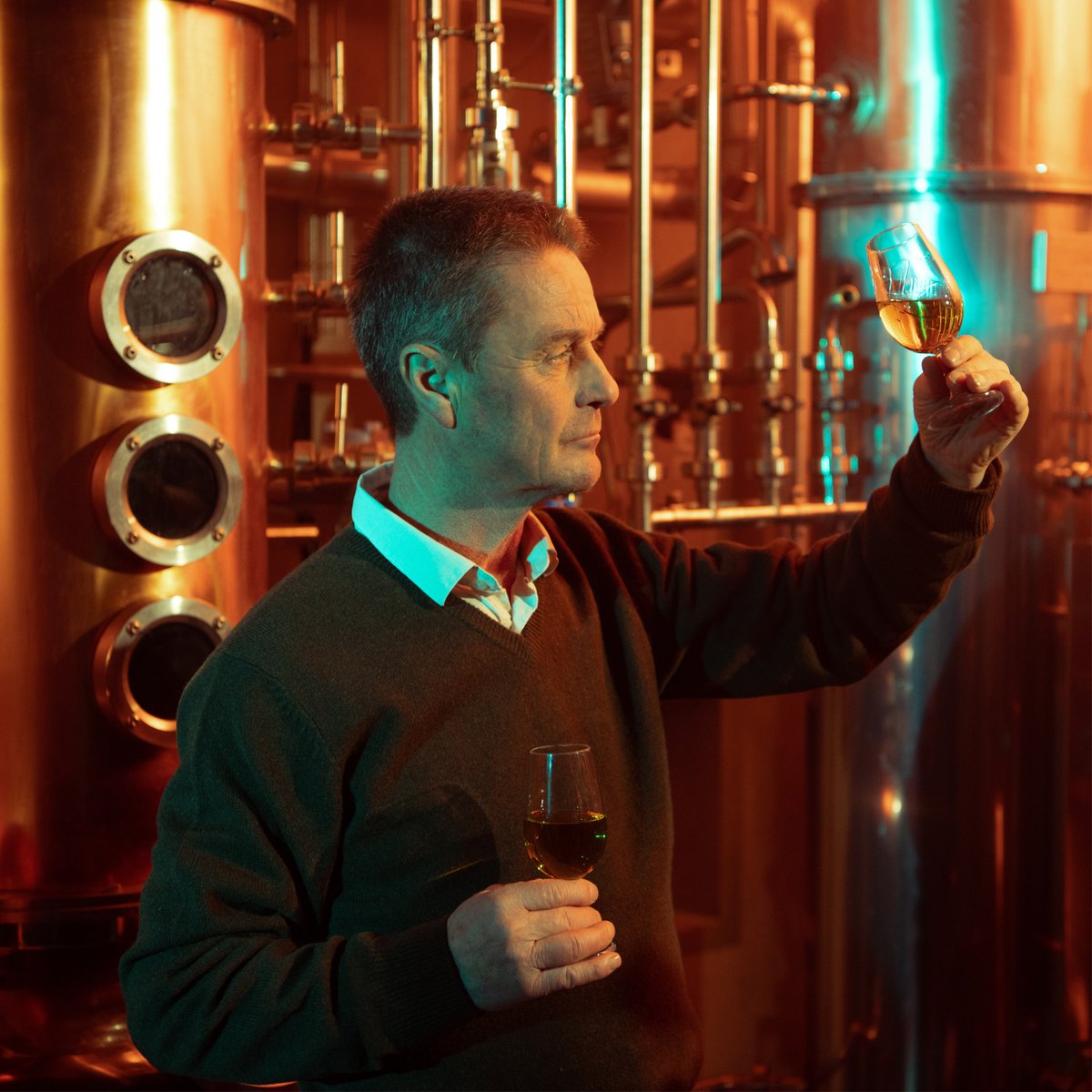 Since 2017, distillation at Distilleries et Domaine de Provence has been carried out in custom copper and stainless-steel stills. These new stills offer much more freedom in the development of new recipes and a better regularity and consistency in terms of quality.