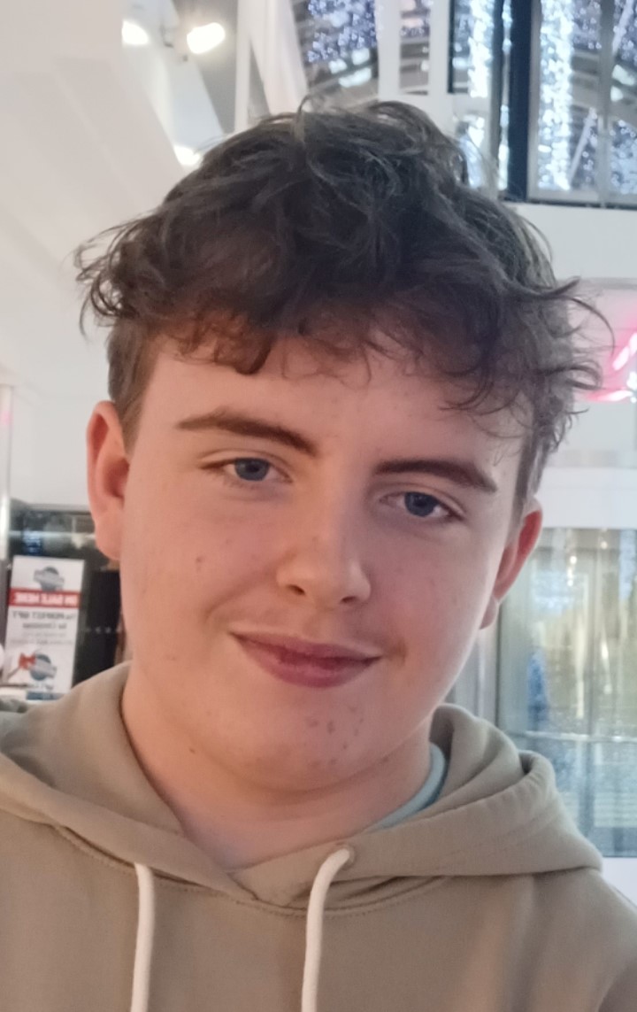Gardaí in Buncrana are seeking the public's help in locating 15-year-old Steven Boyle, who is reported missing from Magherabeg, Donegal, since Saturday, May 25, 2024. He is 5 feet 7 inches, with a medium build.
 ispcc.ie/missing-childr… #missingchildren #ispcc #hereforyou