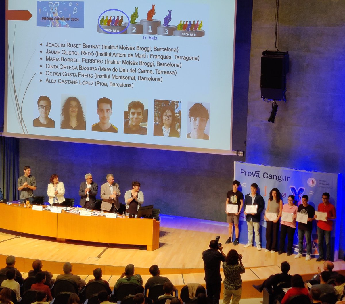 iesmoisesbroggi's tweet photo. Avui ens han premiat per partida doble a les proves cangur, amb un 4t i 6è lloc de tot Catalunya a 1r de batx. Felicitats de nou!I A més la Maria Borrell premi a l'olimpíada matemàtica. #olimpiadamatematica #provescangur
Hide quoted https://t.co/28gCra1Ntl
