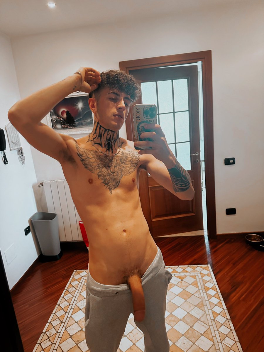 Chi mi ama mi succhia! Il resto é noia ! 

onlyfans.com/bubiofficial