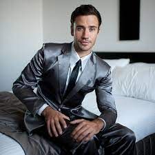 Suit Pajamas
buff.ly/3yCmjpt

#suitpajamas #luxurypajamas #comfypajamas #howimetyourmother #treatyourself #sleepwell #weekendvibes #nightroutine #silkpajamas #loungewear