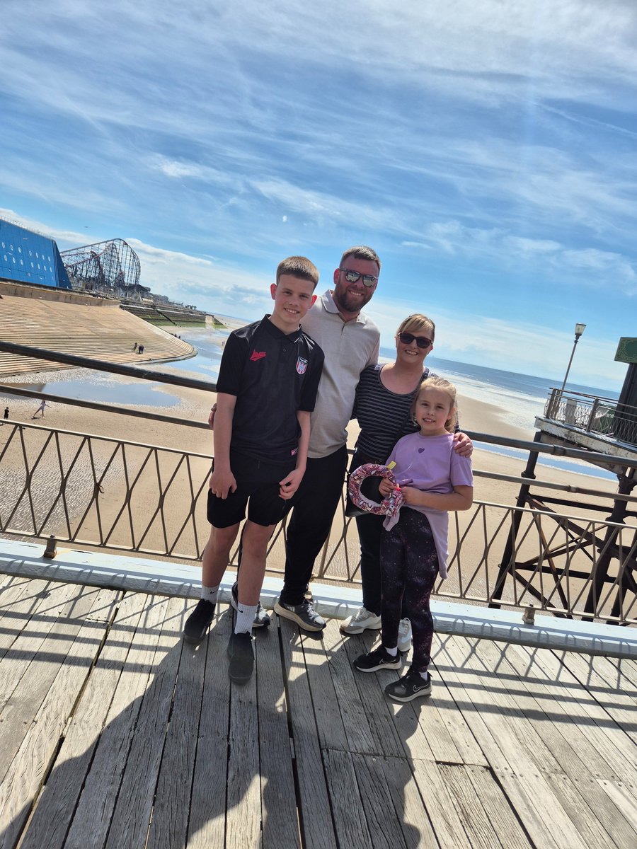 scarthy1985's tweet photo. Happy 40th Birthday @Graham61938754! Thanks for everything you do for us! We love you 😍 🎉🥳🎂 https://t.co/B7wrRvuEps