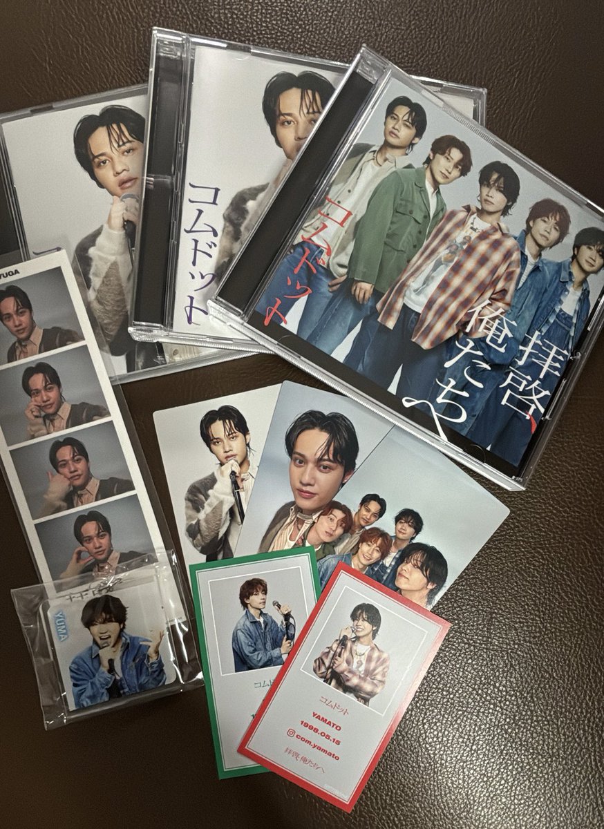 com_212523's tweet photo. 皆さん特典何でましたかー？

#コムドット #拝啓俺たちへ 
#やまと #ゆうた #ひゅうが #ゆうま #あむぎり #CD https://t.co/nUix1NX4jW