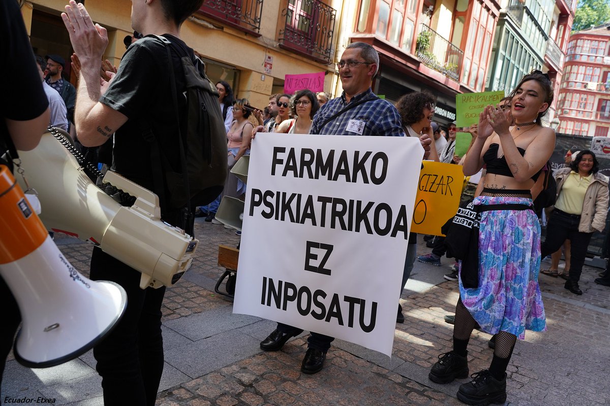 «¡Ni pastillas, ni correas!»: El #OrgulloLoco resuena en #Bilbao 🗣️ Exigen el fin de la terapia, la industria farmacéutica, y "justicia y reparación" para todas las personas supervivientes de psiquiatría #MadPride ecuadoretxea.org/ni-pastillas-n…