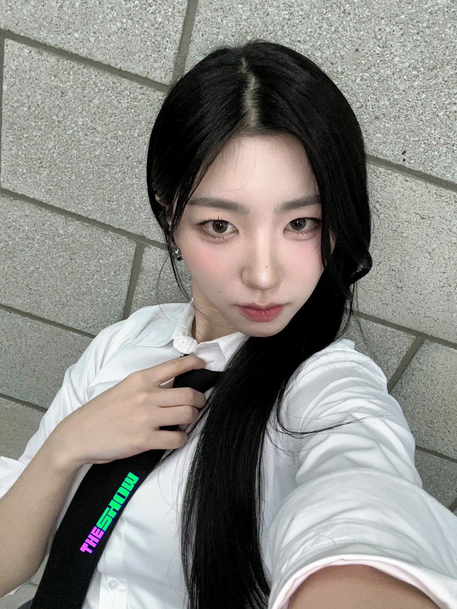 theshow_offcl's tweet photo. [★354회 더쇼초이스 후보①]
    역시 짱리플에스🩷 
  셀카보는게 최고야💚
￣￣￣￣＼／￣￣￣￣
　　　 ∧＿∧　　　　
　　  （> 3<） 　
  ＿＿_(っ 旦o＿＿
  |l￣l||￣しﾞしﾞ￣|i
#더쇼 #tripleS #GirlsNeverDie @triplescosmos https://t.co/tm8bHbNDoq