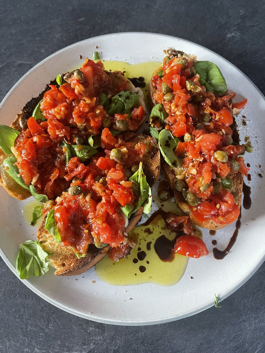 Last nights meal I’d forgot this was in my cooking repertoire- not made it for 18 months .Bruschetta. Offfttt .. 😀 Balsamic vinegar was a year out of date 😗😗😗