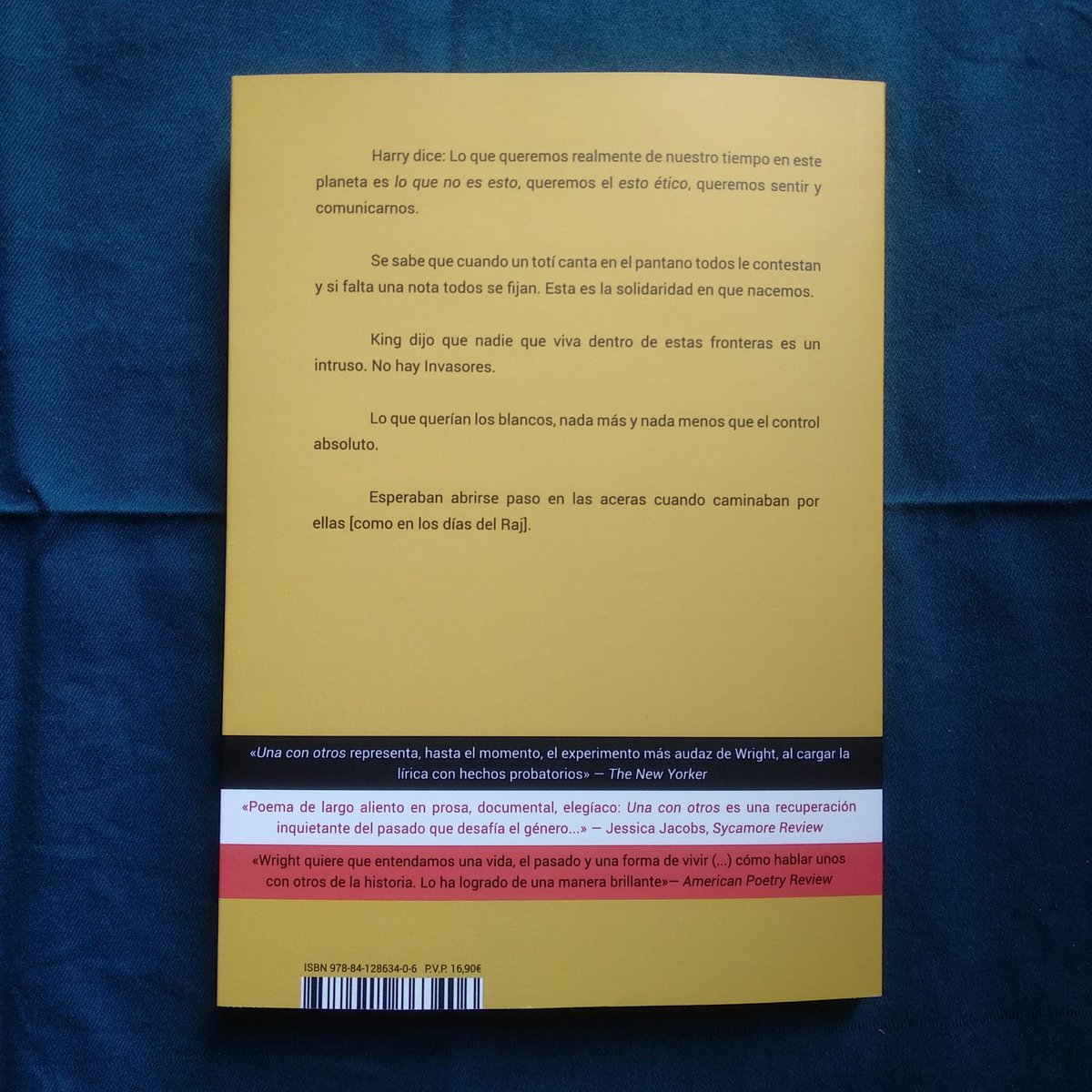 El número 71 de la colección de Poesía de Kriller71 ya está aquí — y muy pronto en las librerías. Nada menos que C.D. Wright y su libro más emblemático: Una con otros [el cuaderno de sus días] Ya en nuestra web: UNA CON OTROS [el cuaderno de sus días] - Kriller71 Ediciones