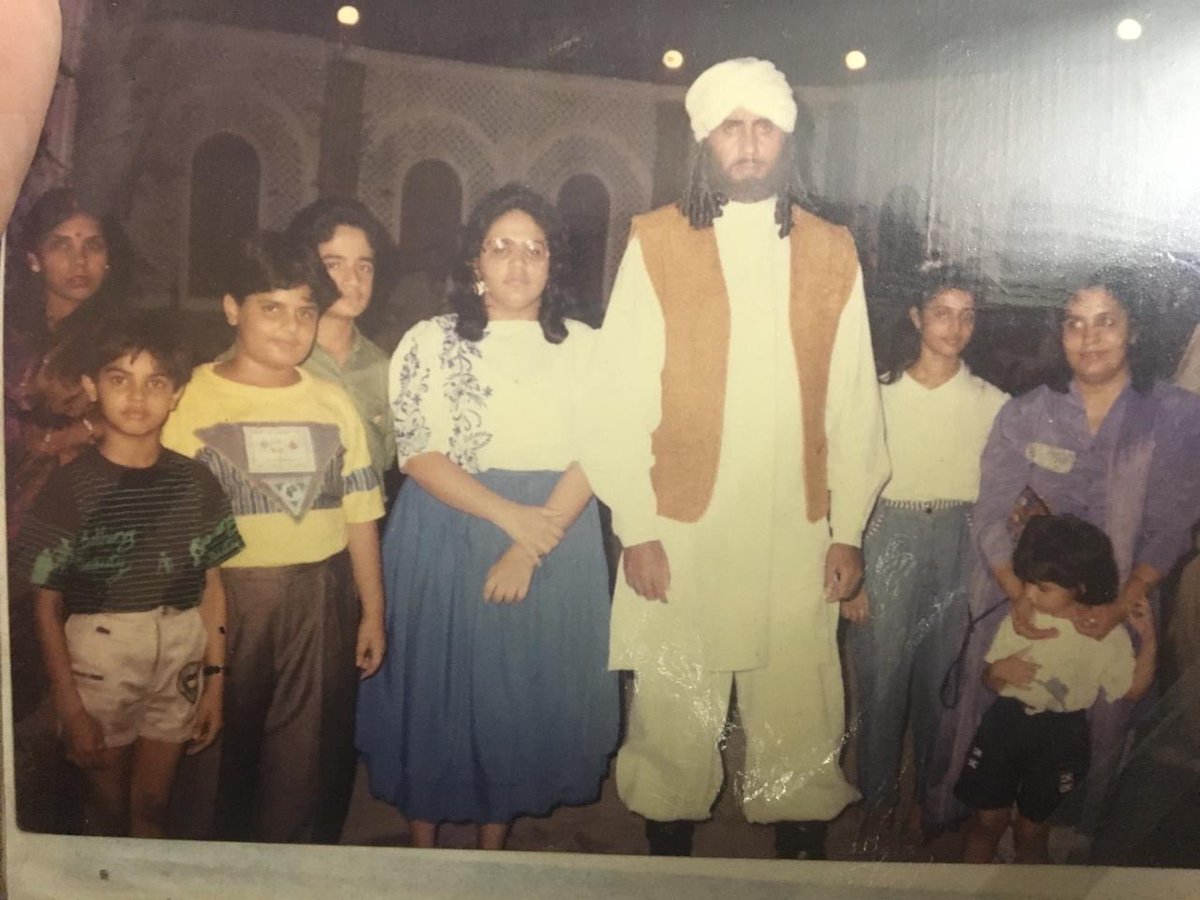 jaypanjwani's tweet photo. ⁦@SrBachchan⁩  this is years back at khuda gawah shoot sheth studios https://t.co/lZfc8YbZD8