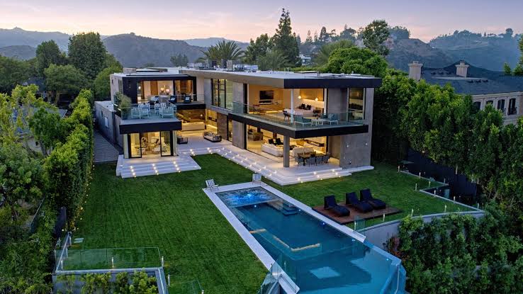 Trevor Noah sold his Bel-Air mansion in Los Angeles, USA for $26.4 million in March 2022.

He bought the house for $27.5 million in January 2021.