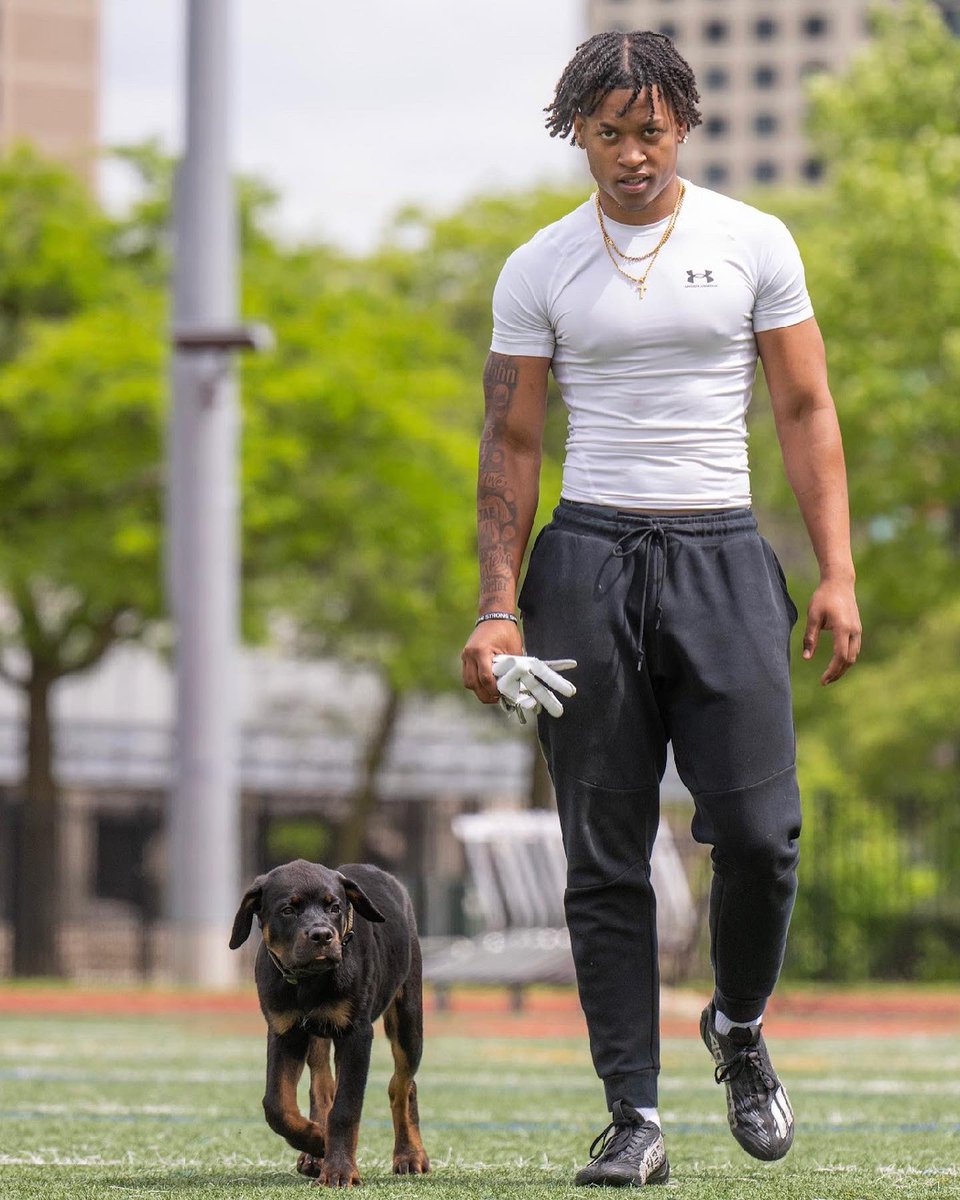 DA_Oliver22's tweet image. Fell in love with the process I thank God every day for every win and every loss #ilovefootball #dogdad #DB