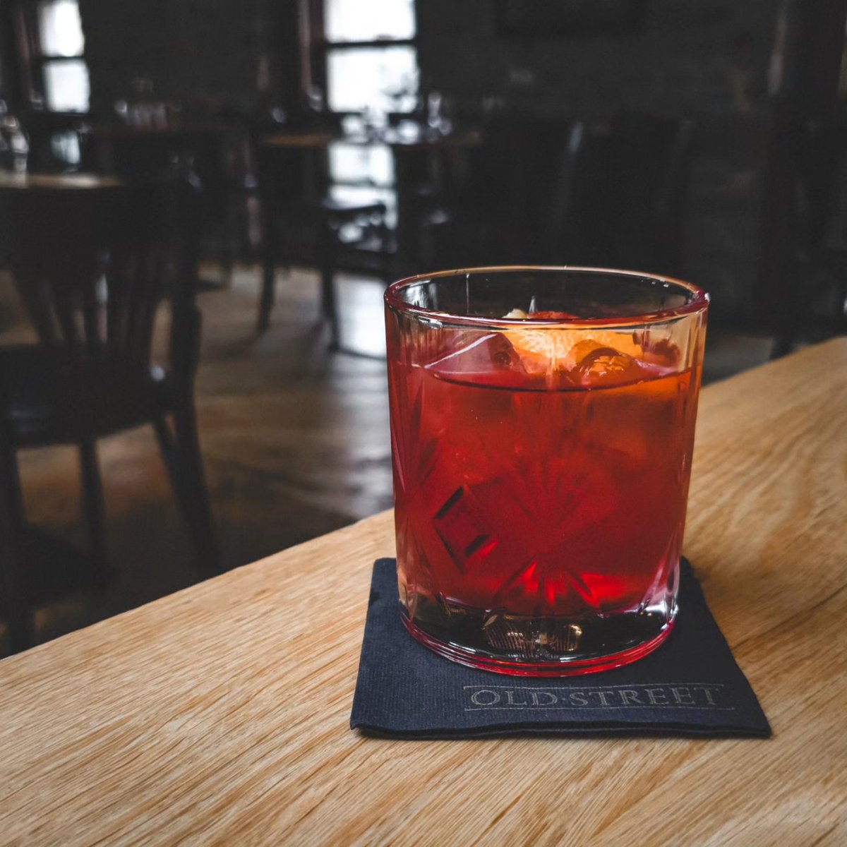 BALMY TUESDAY! Refreshing on even a cloudy day, our new LILLET NEGRONI with Strawberry Infused Bombay Sapphire Gin, Lillet Blanc Liqueur, and Campari - Simple, elegant, and straight to the point 🍓 We're open from 5pm! #oldstreetcocktails #oldstreetbar #oldstreetdublin
