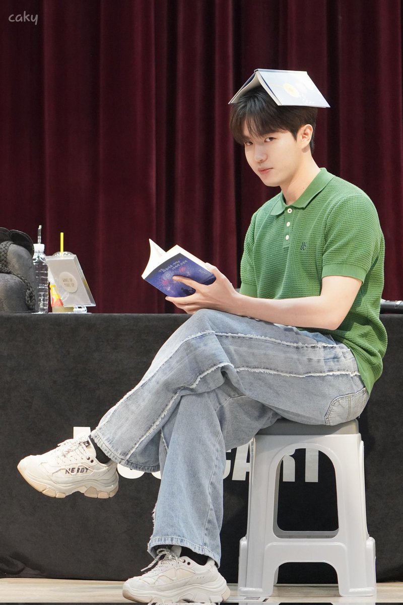 240526 뮤직아트 대면

책 못 끊은 남자 훔쳐보다가 딱 걸림🫢

#김재환 #KIMJAEHWAN